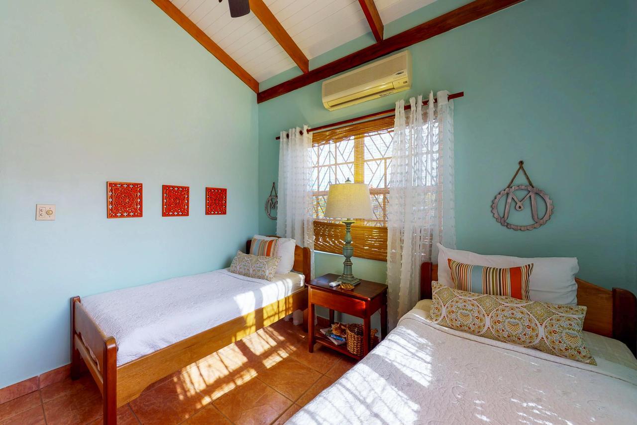 Mirasol Villa Placencia Екстериор снимка